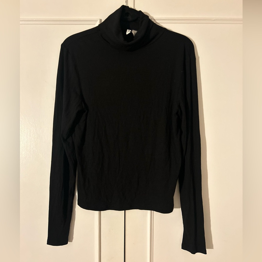 DIVIDED by H&M ribbed black stretchy turtleneck. Size US L.